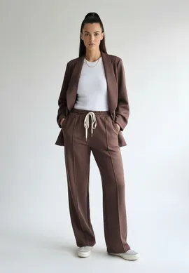 Elegancki komplet dresowy damski - Czekoladowy komplet damski - M1254 r. L
